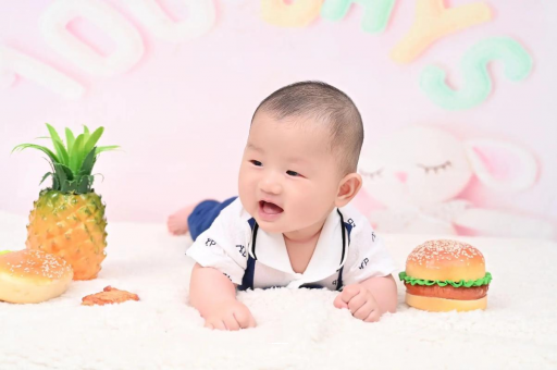 神农架宝宝眼角红血丝